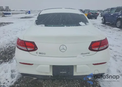 2022 Mercedes-Benz C 300 4Matic z USA, uszkodzony, nr VIN W1KWJ8EB8NG108712